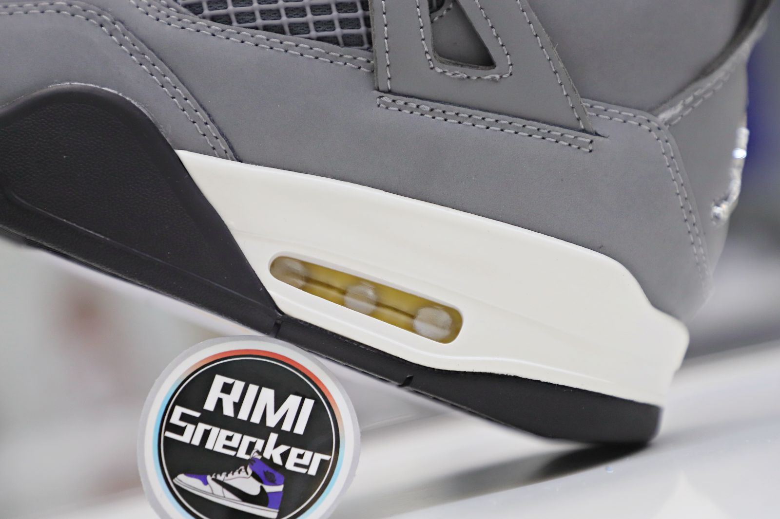 AIR JORDAN 4 RETRO