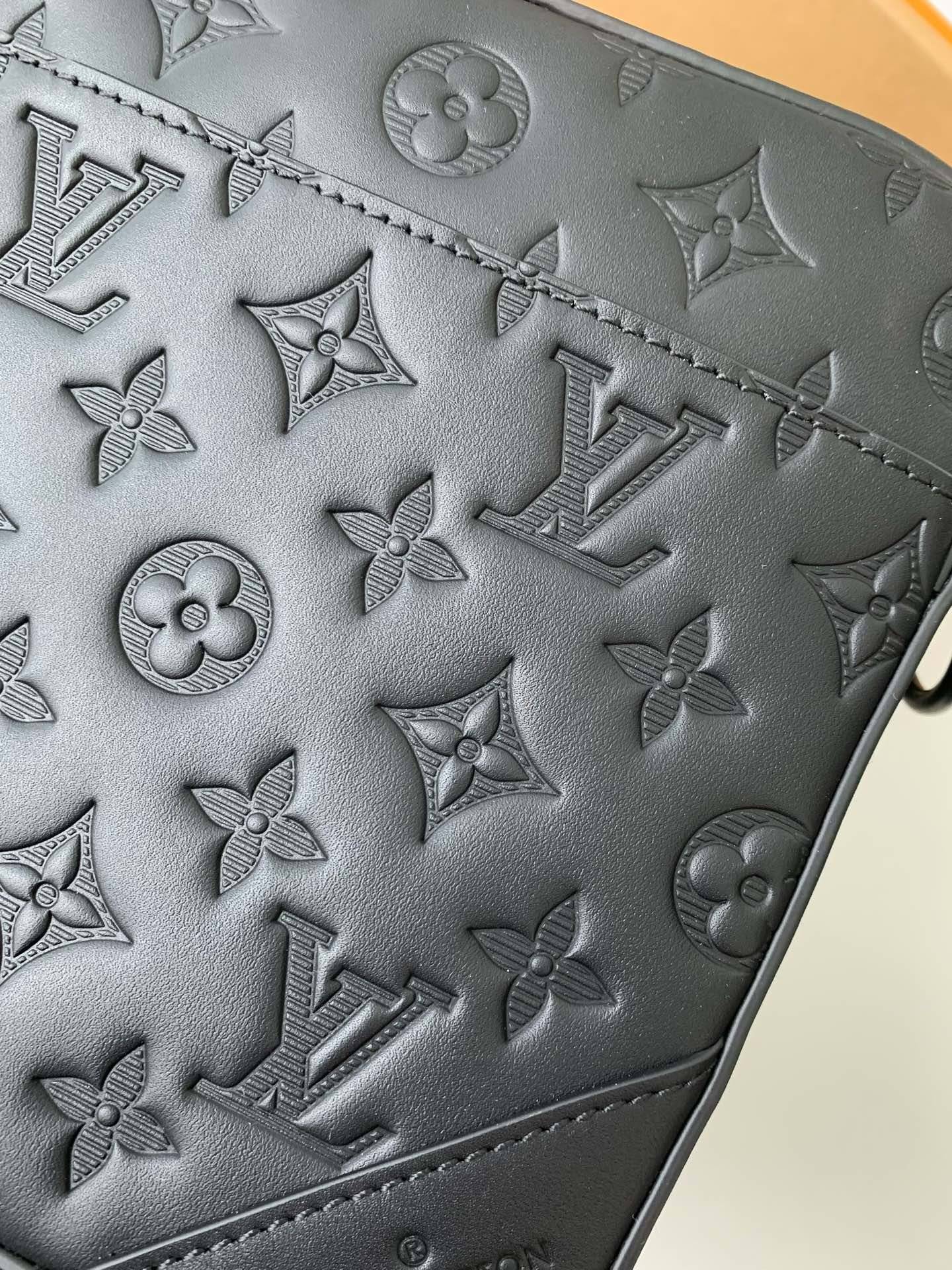 L*V DUO messenger bag M69827 SIZE:26*18.5*5cm