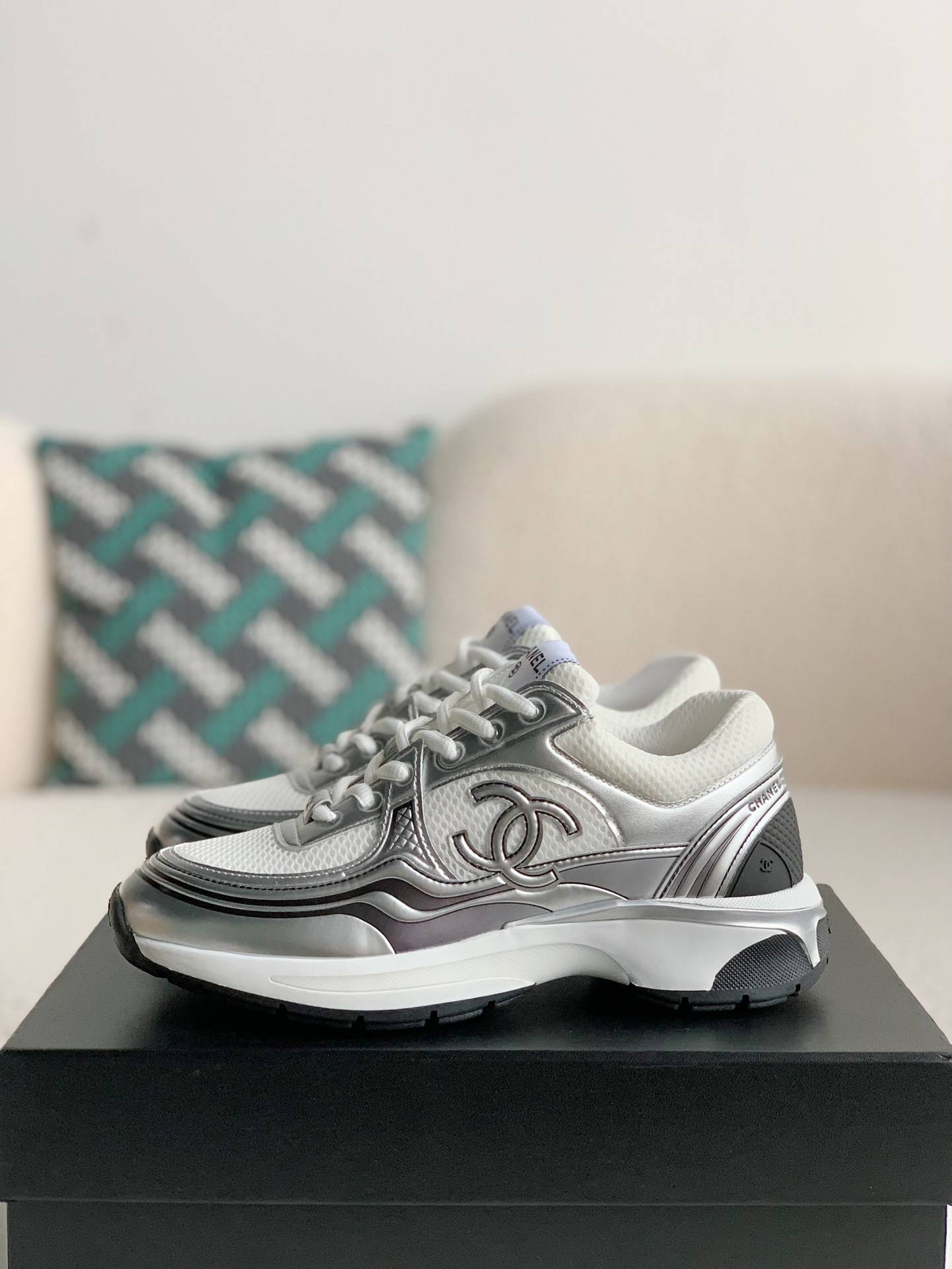 CH*EL  Sneakers