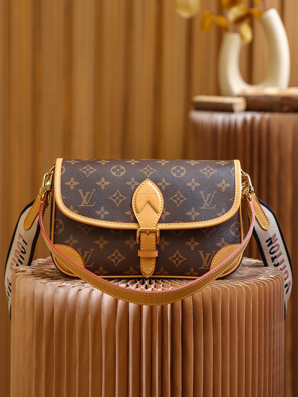L*V Borsa Diane M45985,Size:9*15*24cm