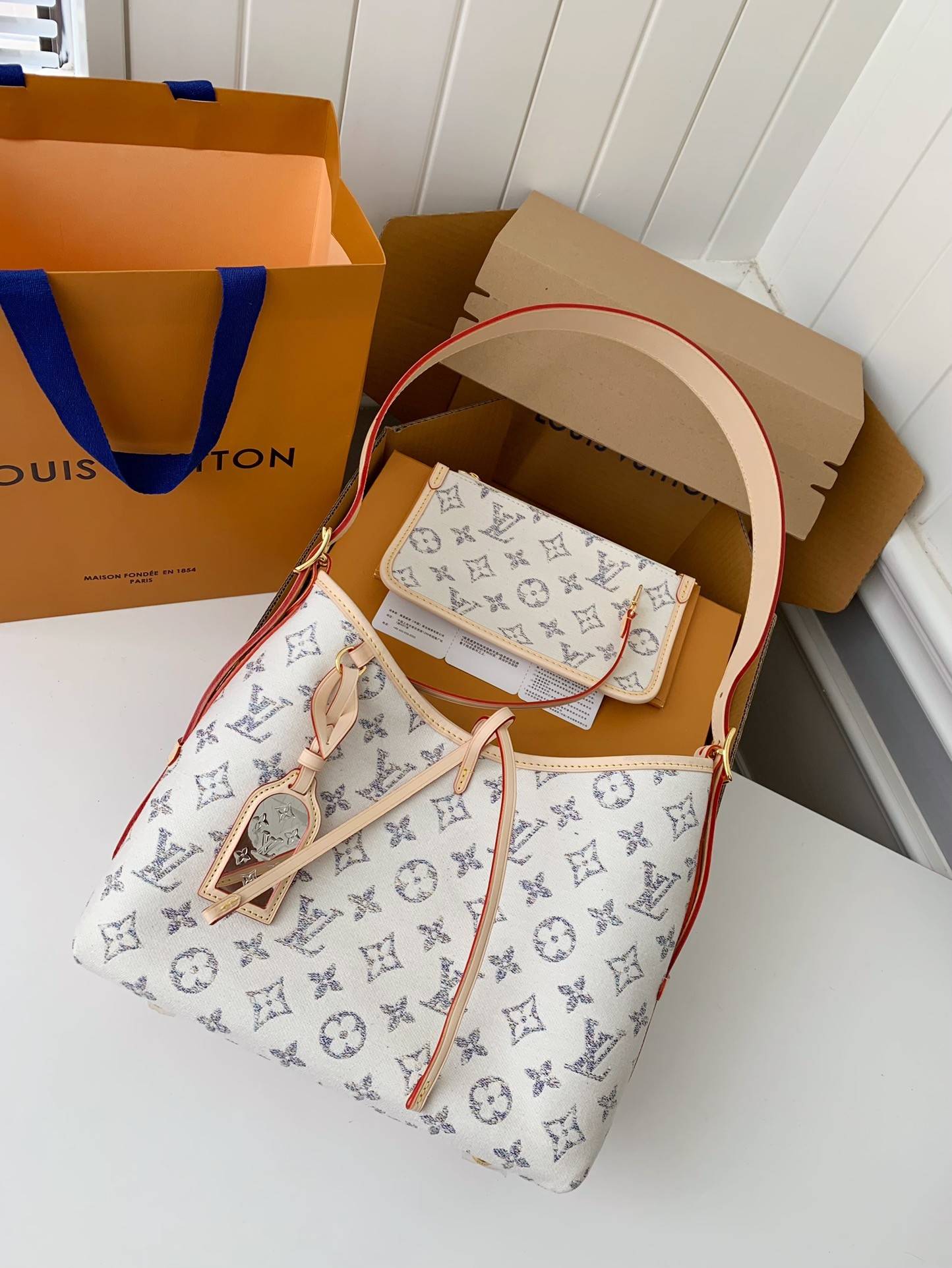 L*V Carryall small handbag M24707 Size:29*24*12cm