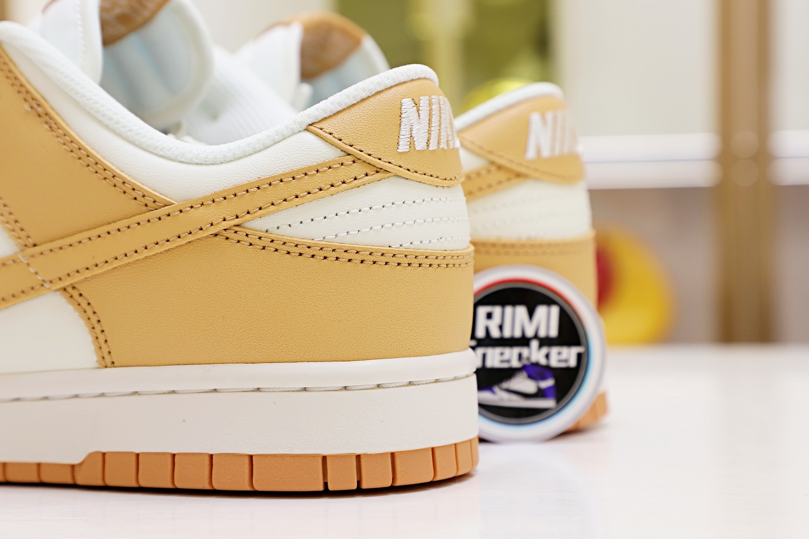 WMNS DUNK LOW
