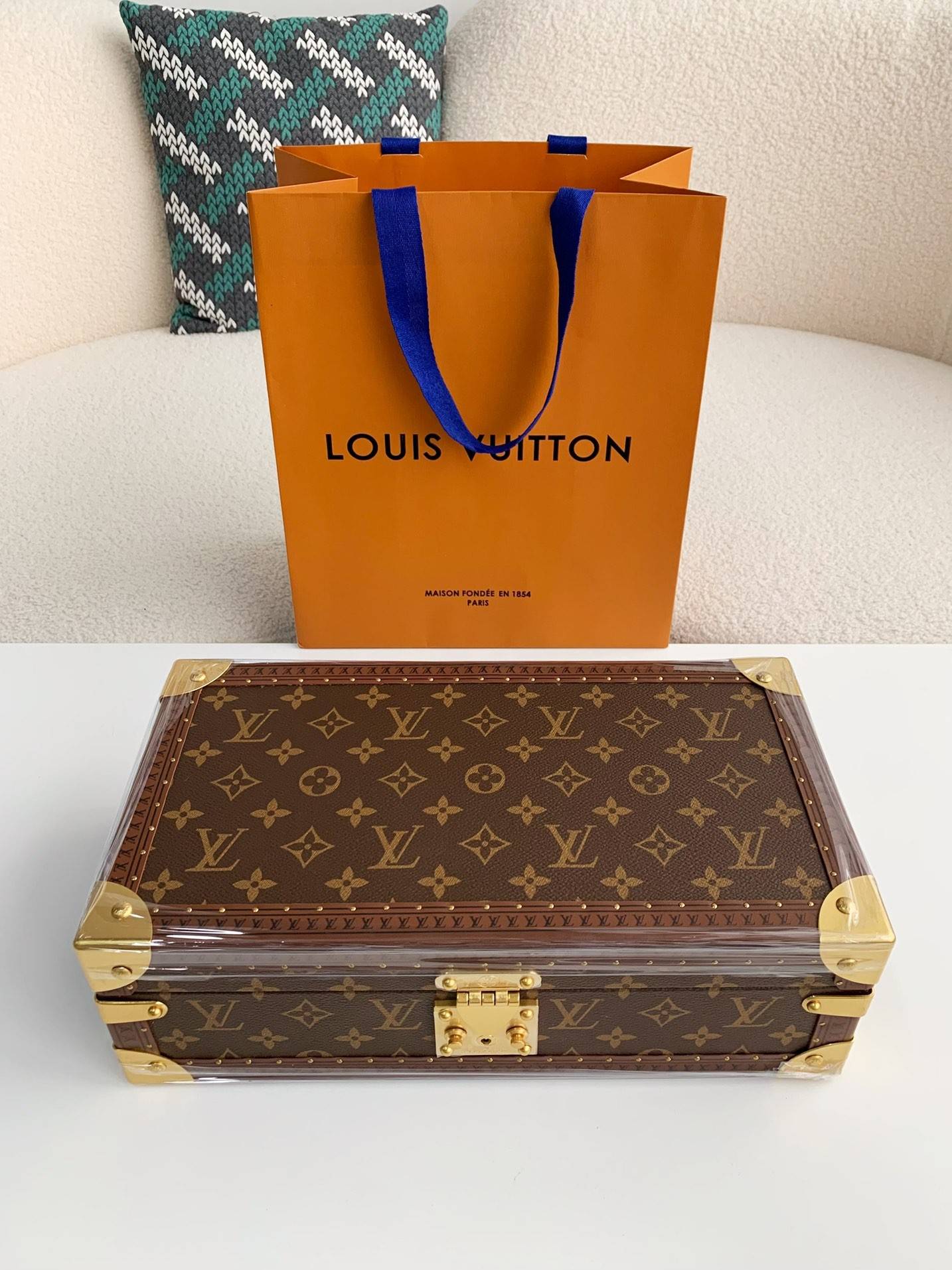 L*V Watch Storage Box Size:34*18*11cm