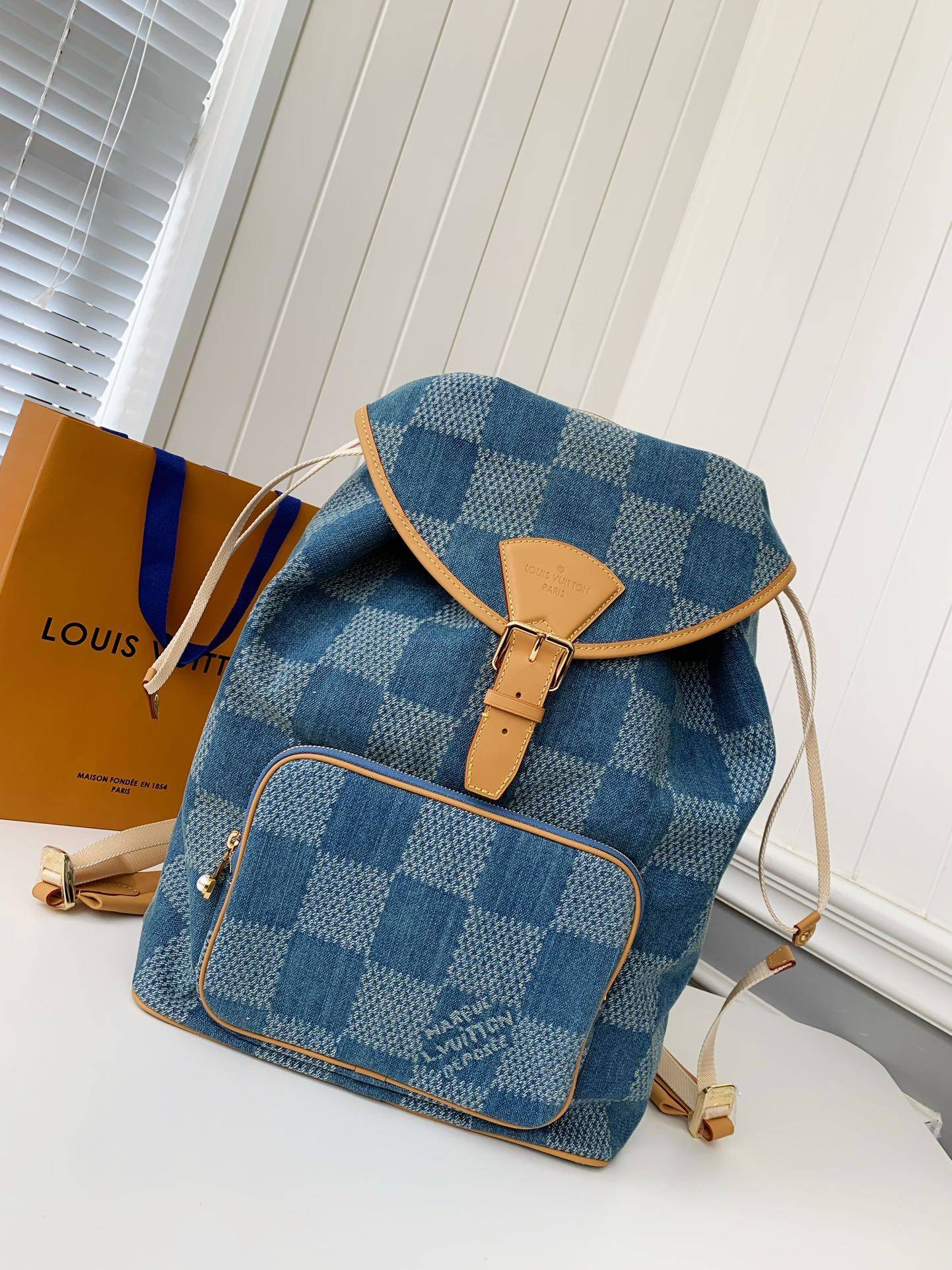 L*V Montsouris backpack M40708 Size:32*40*19cm