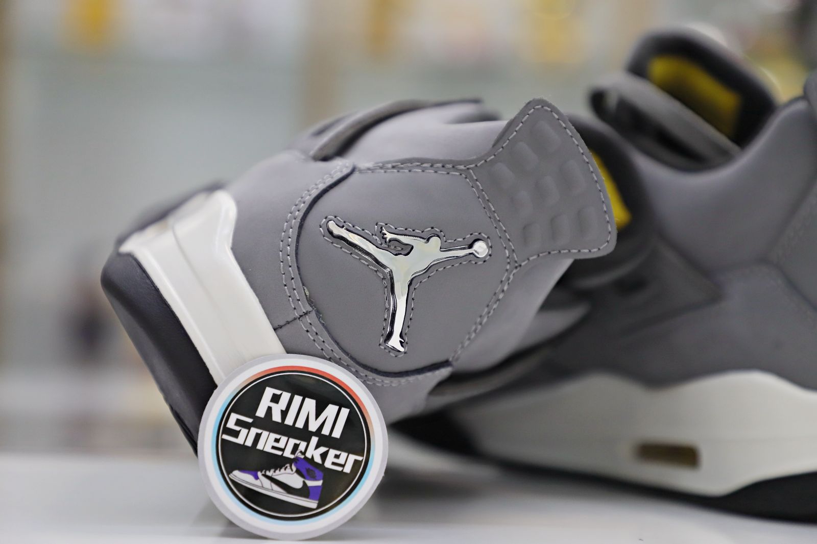 AIR JORDAN 4 RETRO