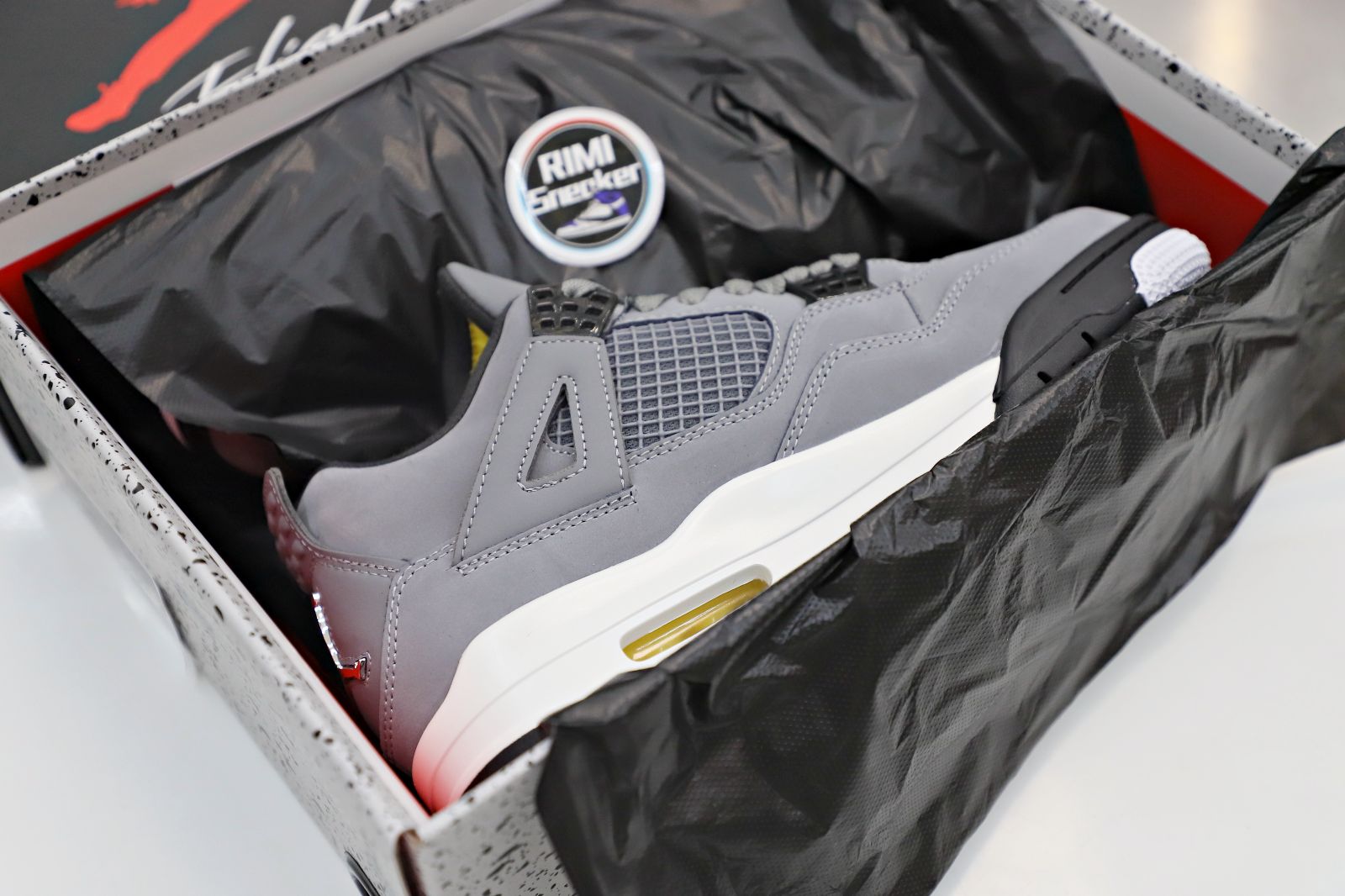 AIR JORDAN 4 RETRO