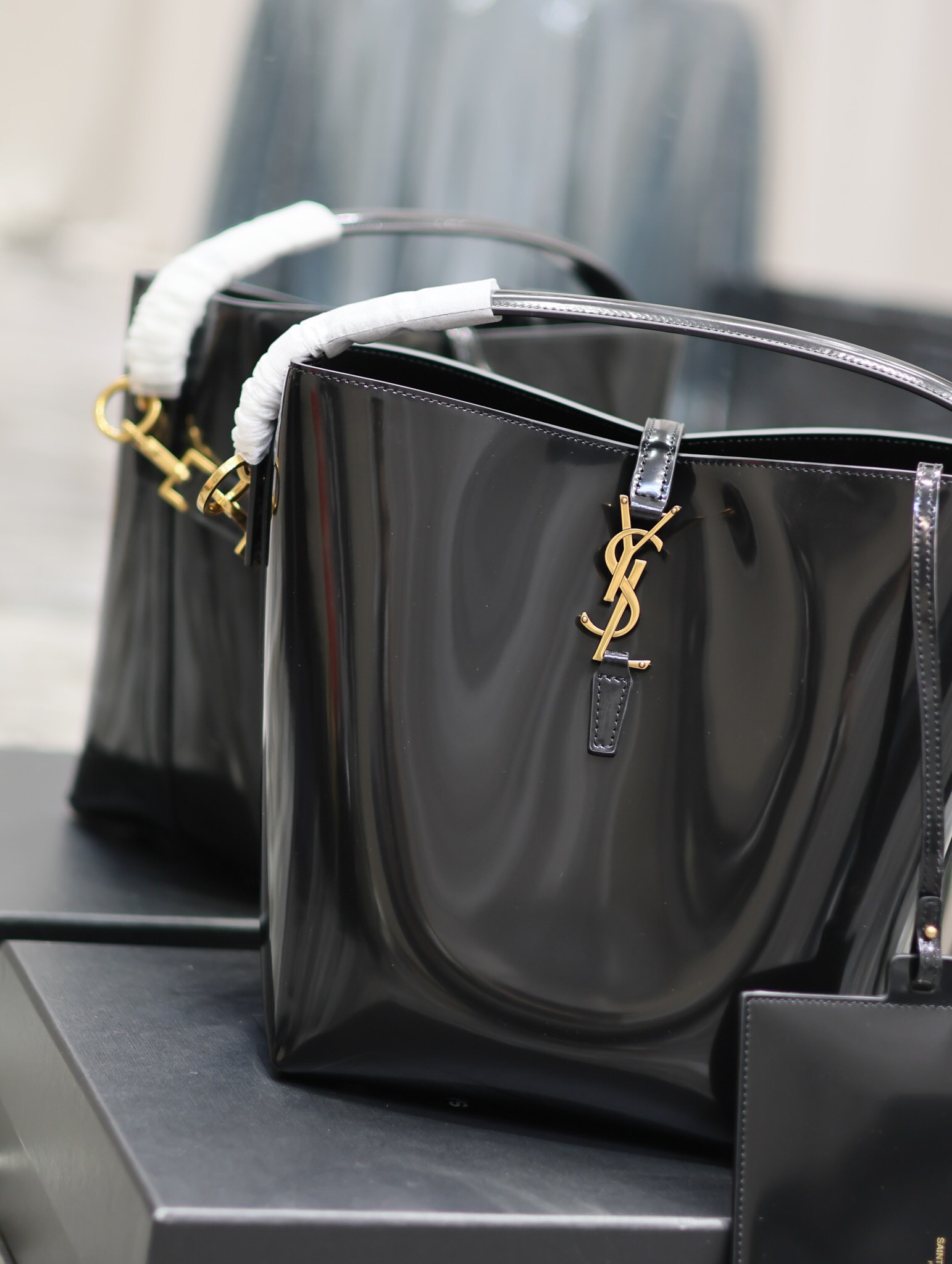 Y*L  LE  5A7 BAG
