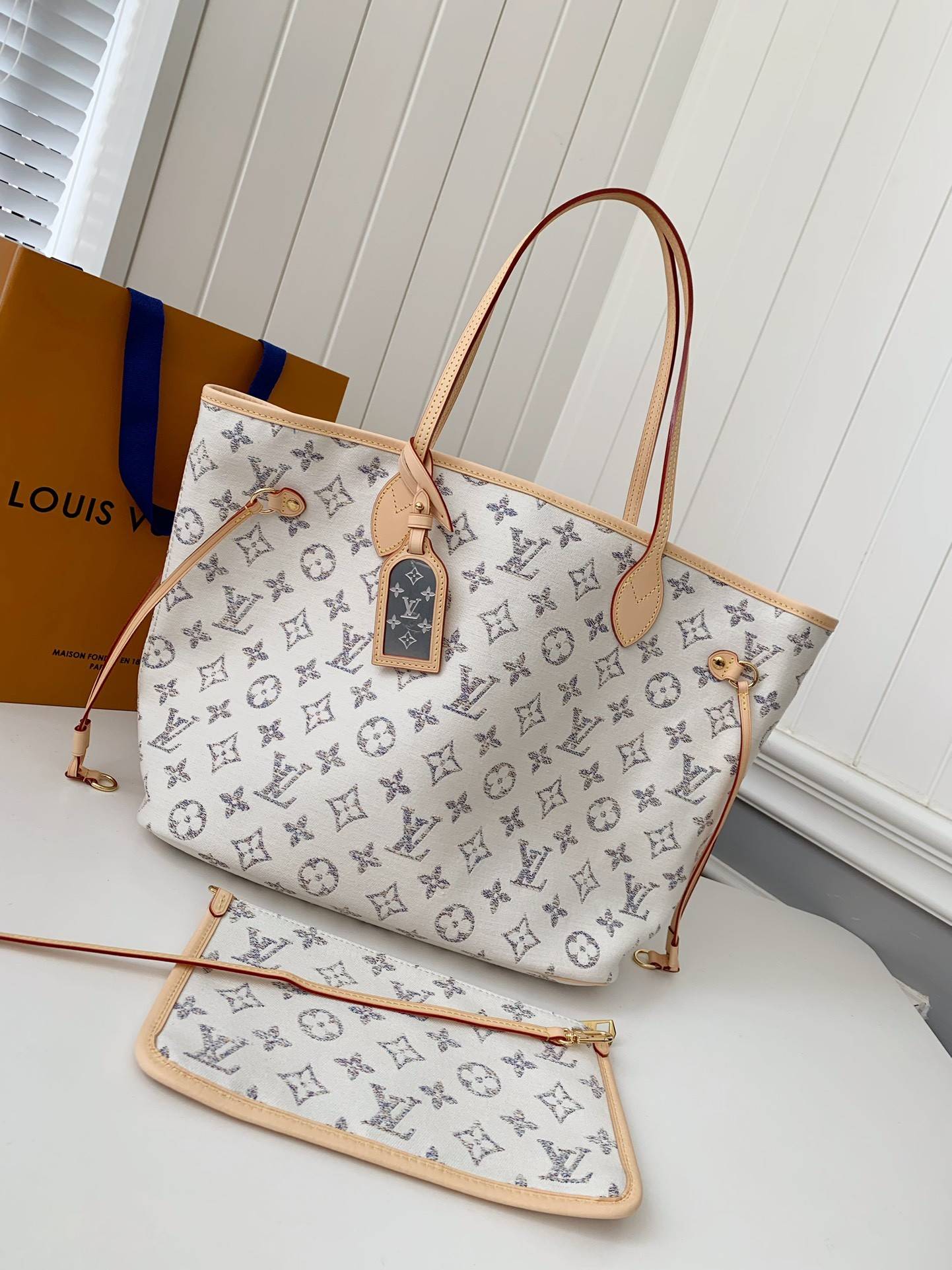 L*V Neverfull medium handbag M24905 Size:31*28*14cm