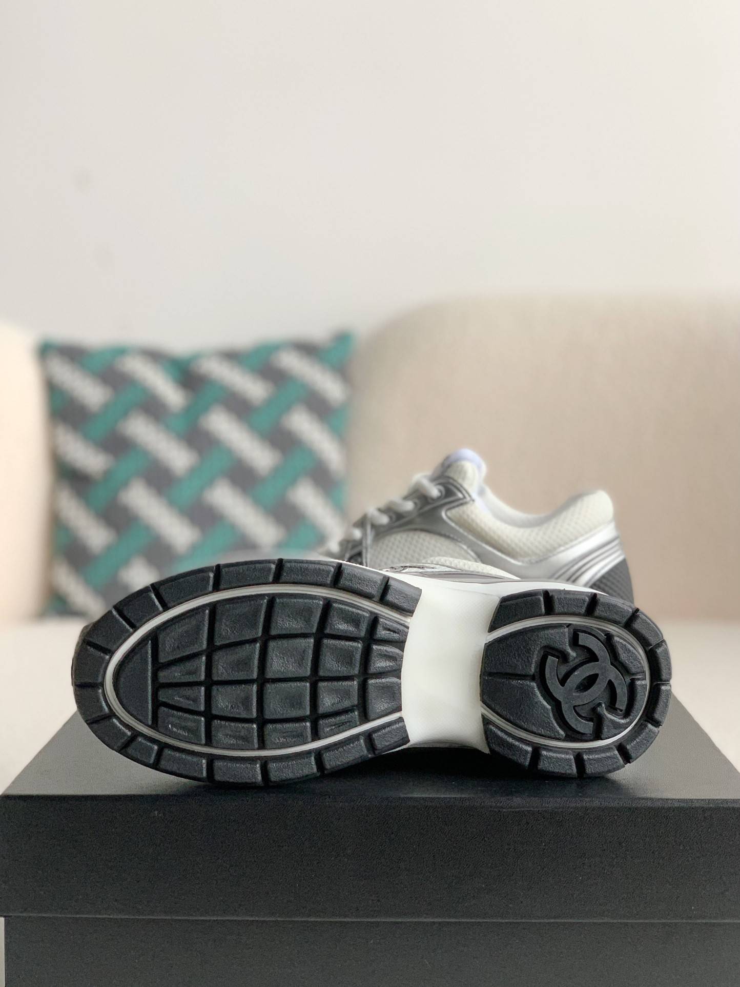 CH*EL  Sneakers