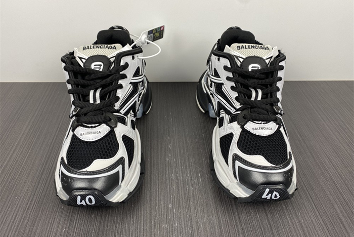 7.0 BALENCIAGA -Runner BLACK