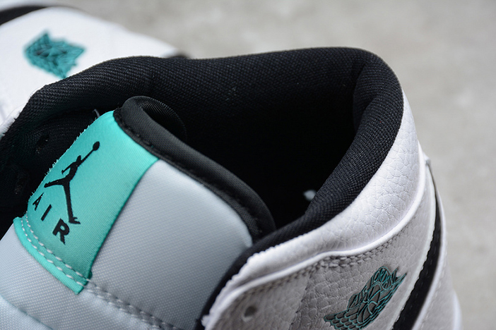 Air Jordan 1 Mid BG