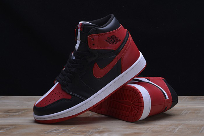 AIR JORDAN 1 RETRO