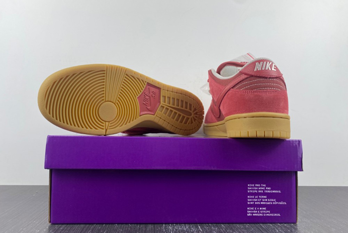 NIKE SB DUNK LOW