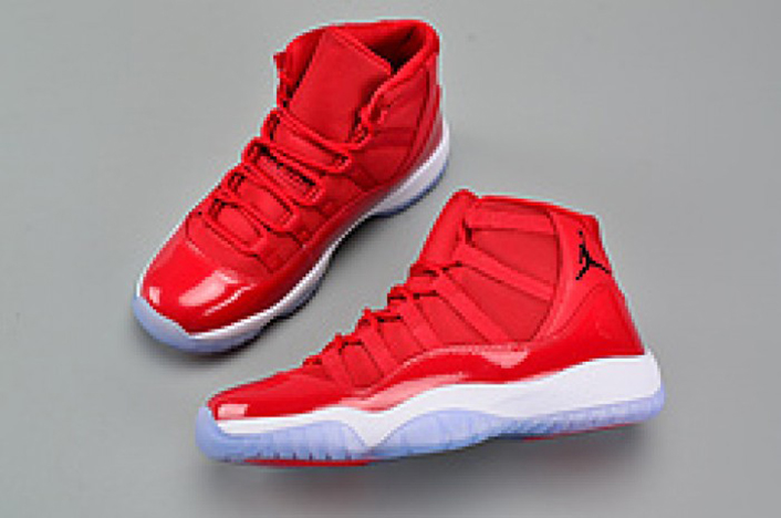 AIR JORDAN 11