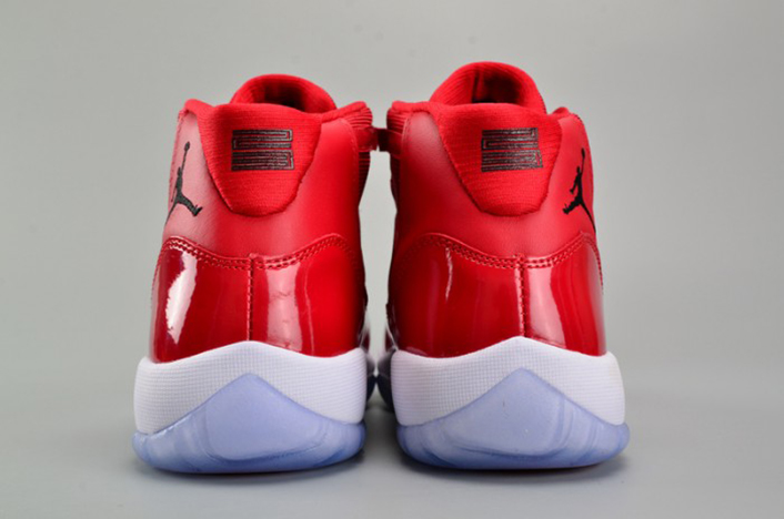 AIR JORDAN 11