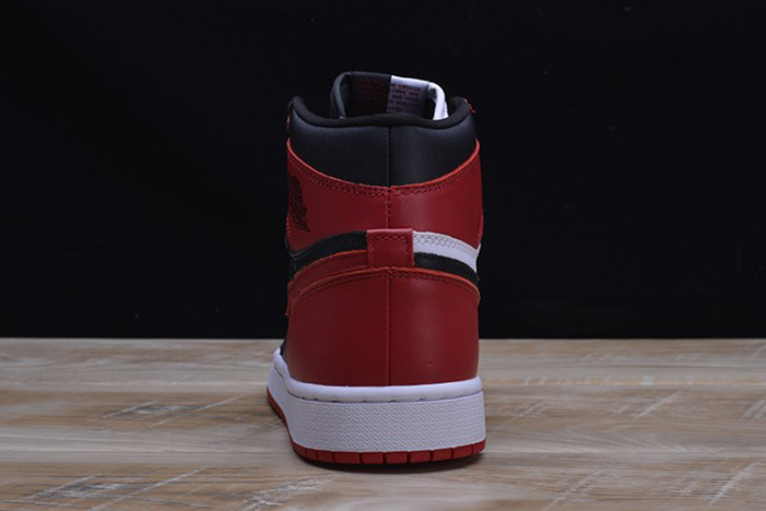 AIR JORDAN 1 RETRO