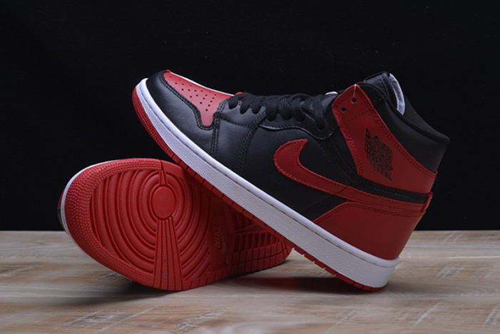 AIR JORDAN 1 RETRO