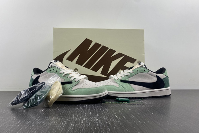 Travis Scott x Air Jordan 1 Low DM7866 813