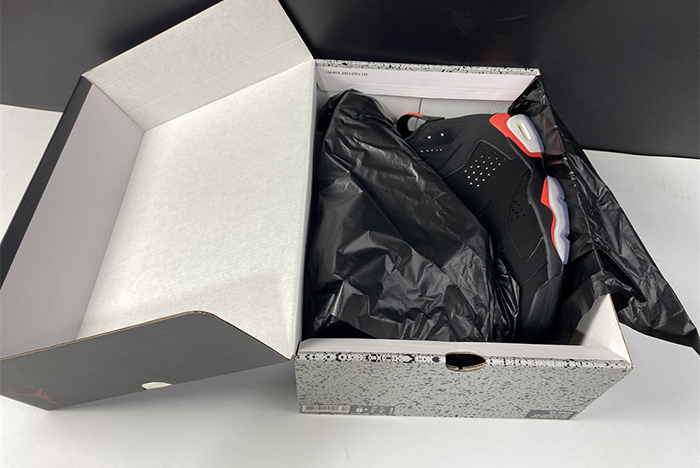 AIR JORDAN 6 RETRO