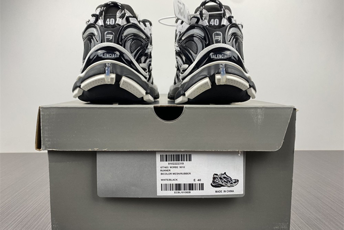 7.0 BALENCIAGA -Runner BLACK