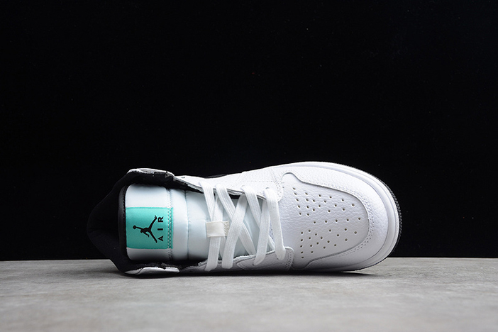 Air Jordan 1 Mid BG
