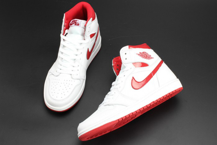 AIR JORDAN 1 RETRO HIGH OG “METALLIC RED” mens 555088-103