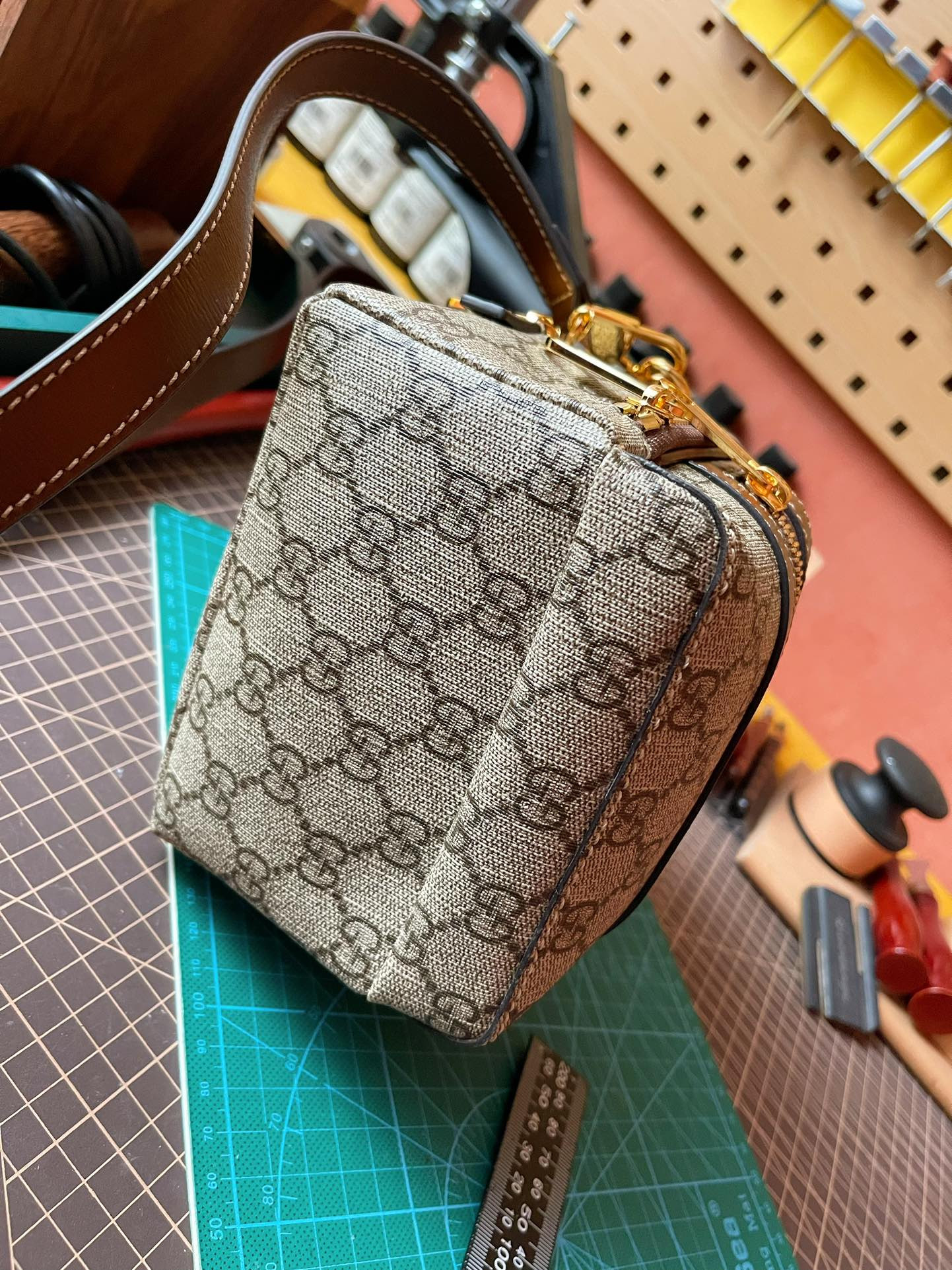 G*u*i gg retro bag