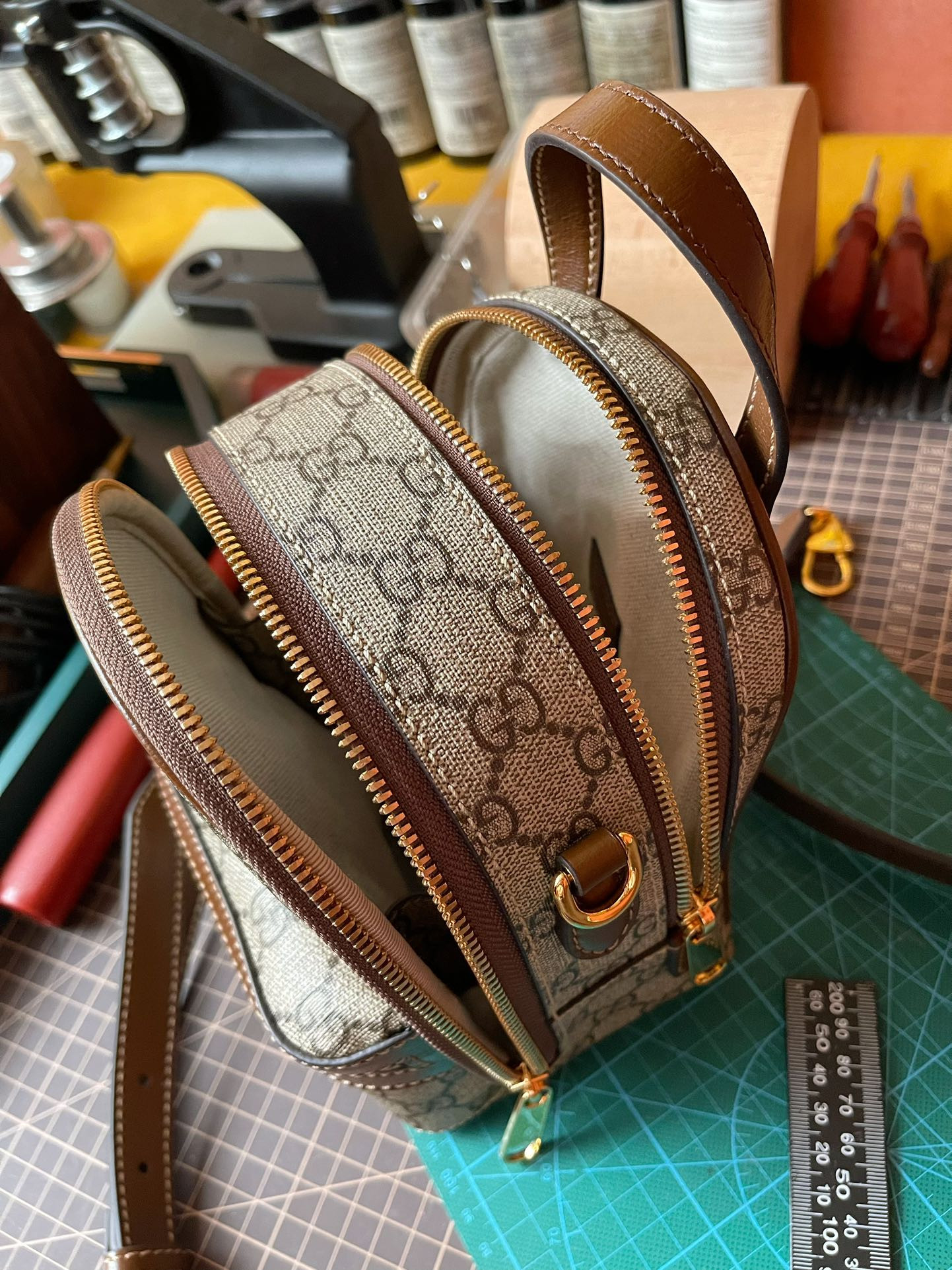 G*u*i gg retro bag