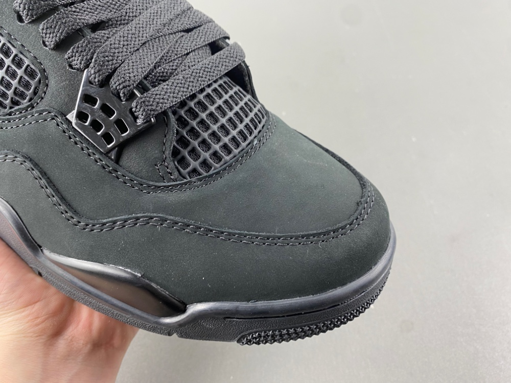 Air Jordan 4 “Black Cat” 2025 FV5029-010