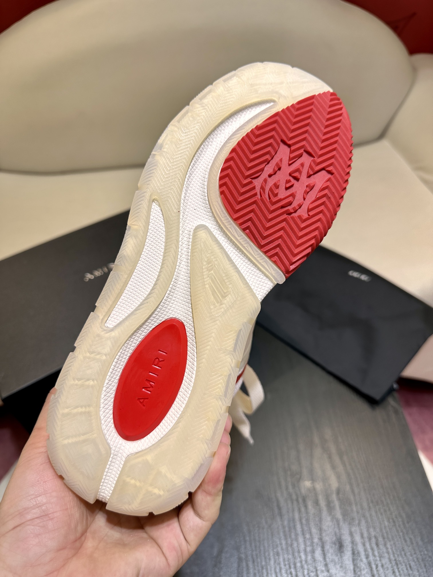 A*RI sneaker