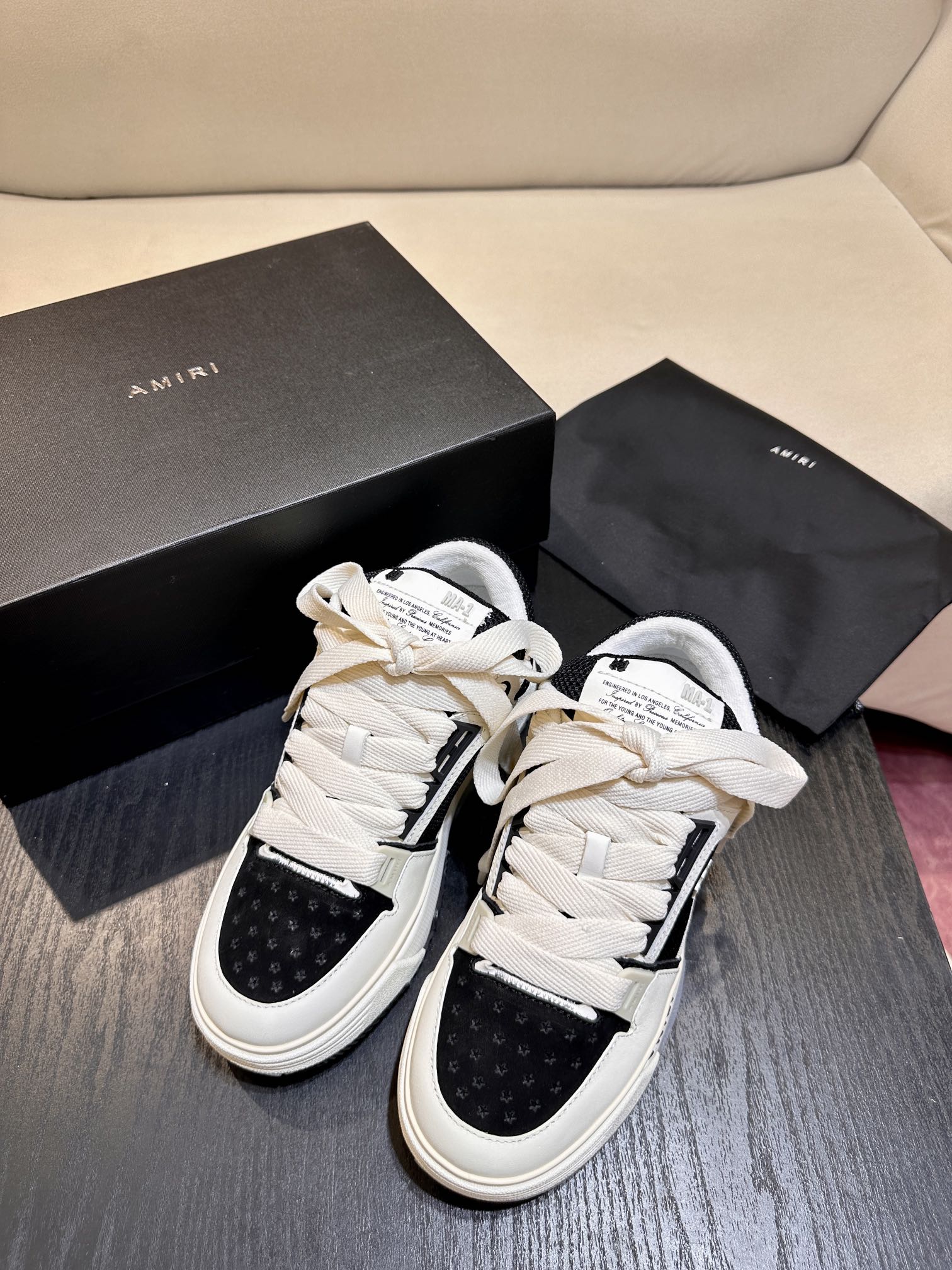 A*RI Sneakers